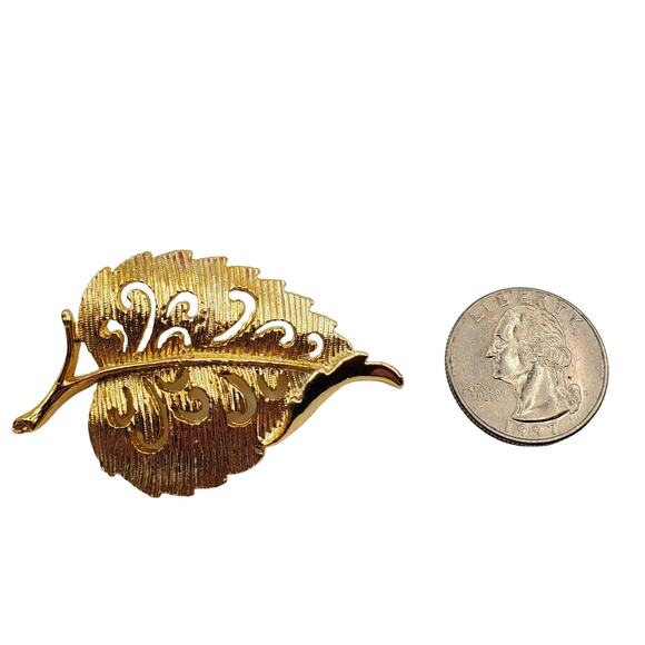 Gerrys Gold Leaf Brooch Open Work Stem Vintage 1970s Pin Signed Jewelry - Picture 2 of 5